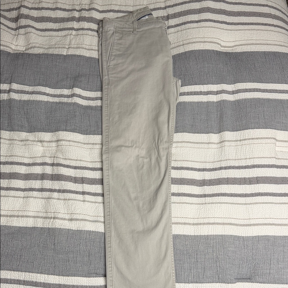 Dockers Men's Light Gray Chinos
